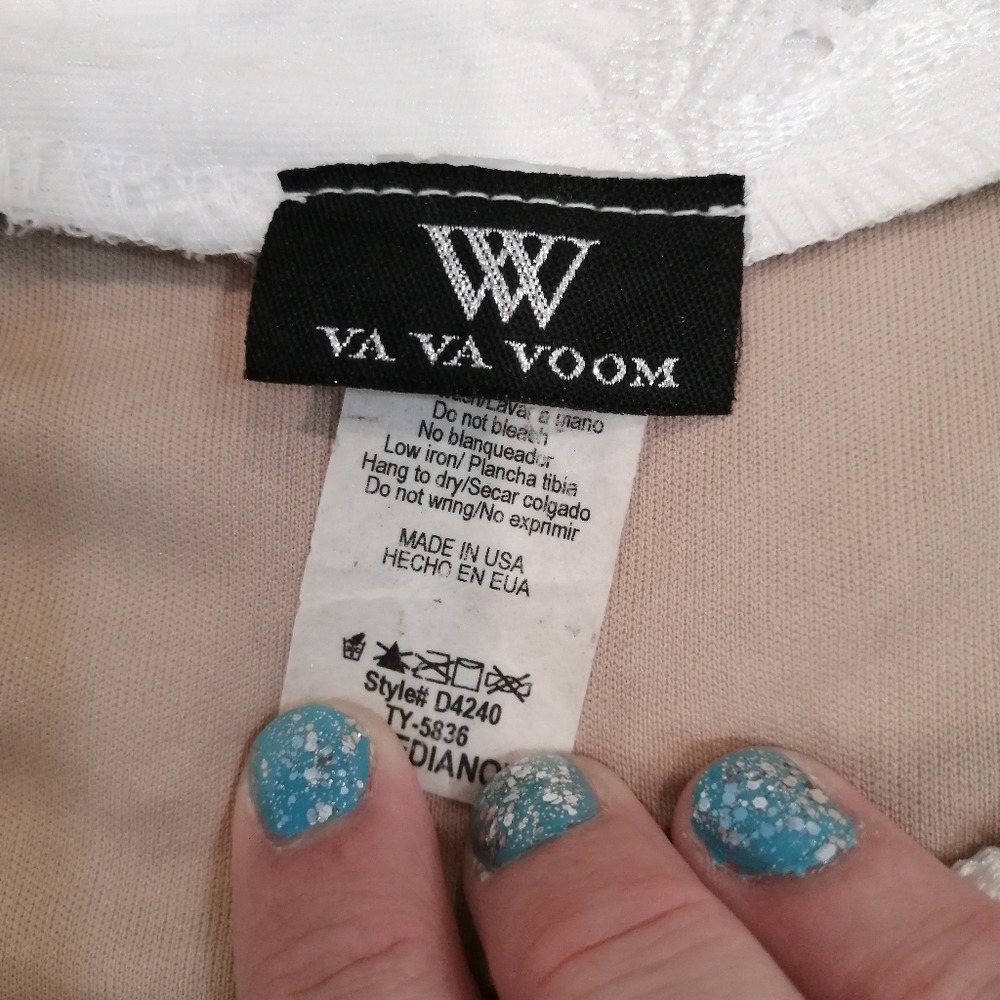 Va Va Voom White Eyelet Off Shoulder Dress size Medium - Picture 5 of 12